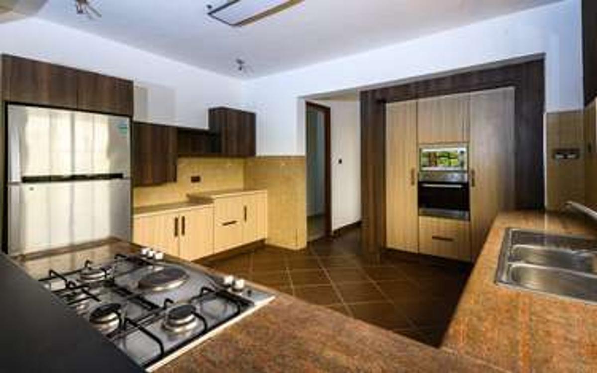 4 Bed Apartment with En Suite at Moyne Drive - 3