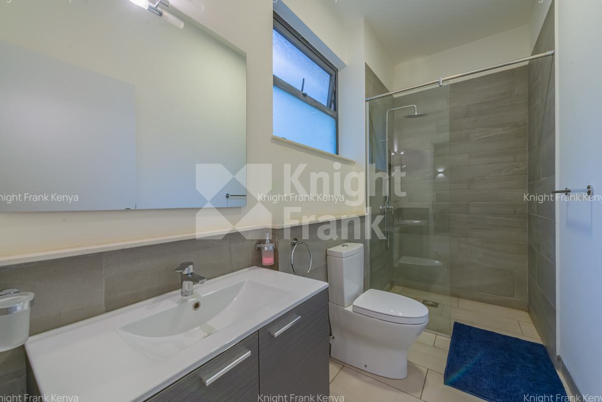 4 Bed Apartment with En Suite at Riverside Gardens - 16