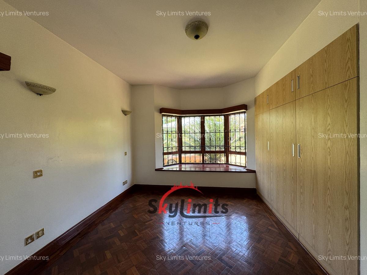 5 Bed Villa with En Suite in Runda - 12