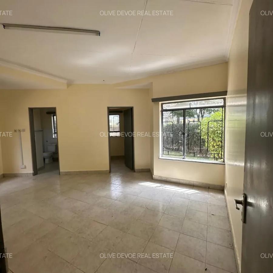 Commercial Property with Parking in State House - 11