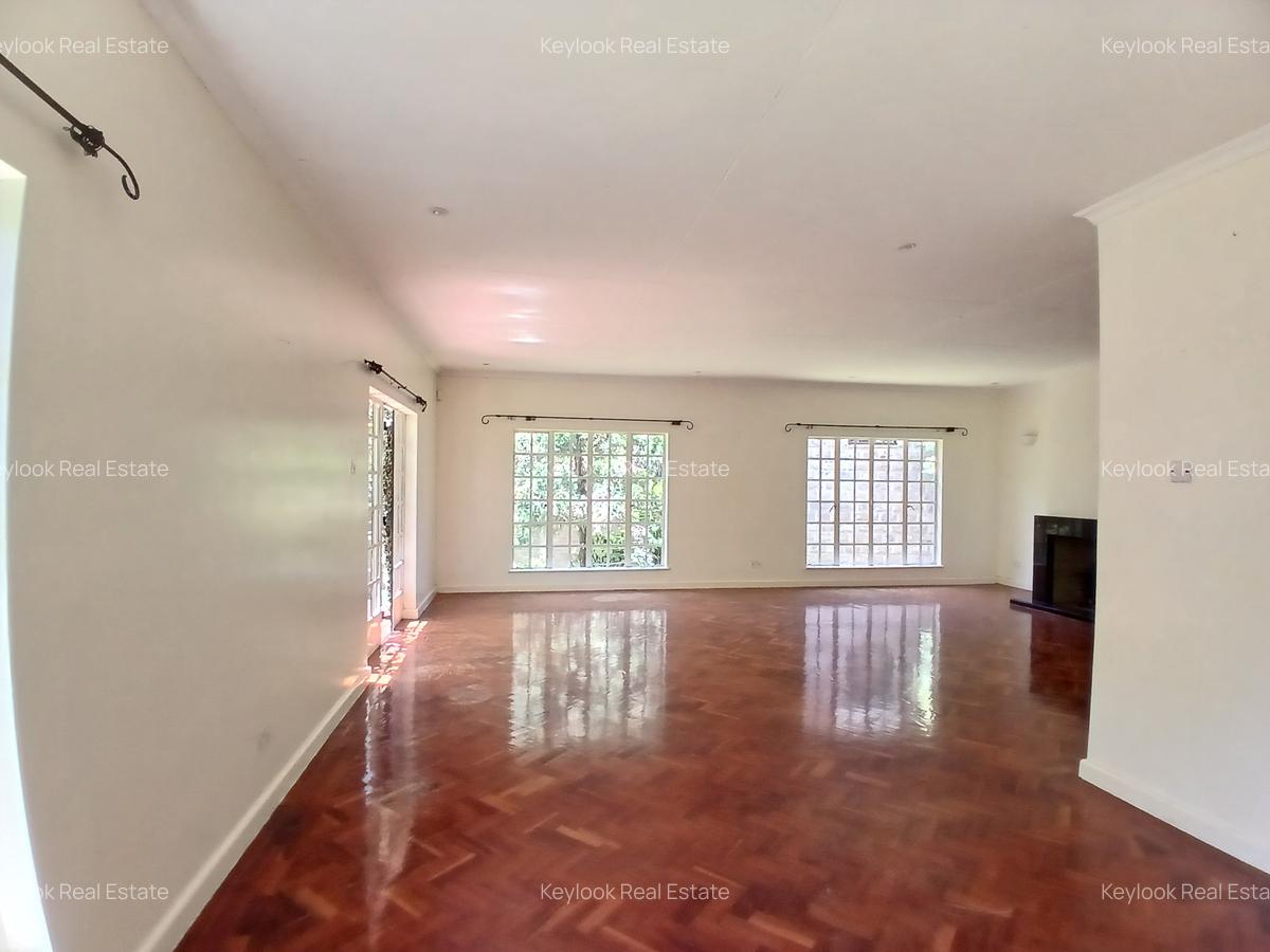 4 Bed House with En Suite at Lavington - 14