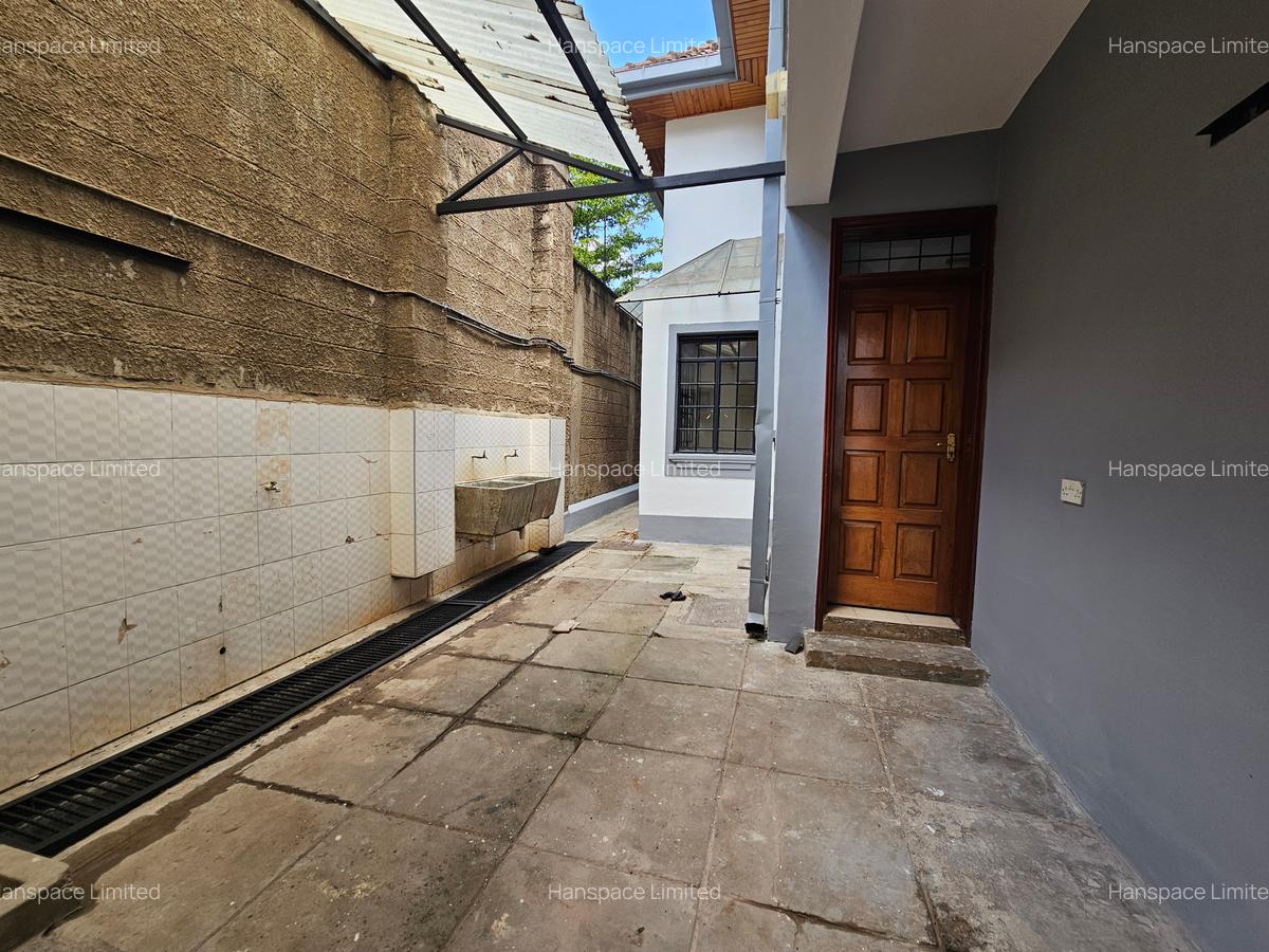 4 Bed Villa with En Suite at Kaputei Road - 11