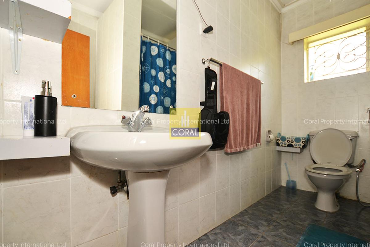 4 Bed House in Lavington - 15