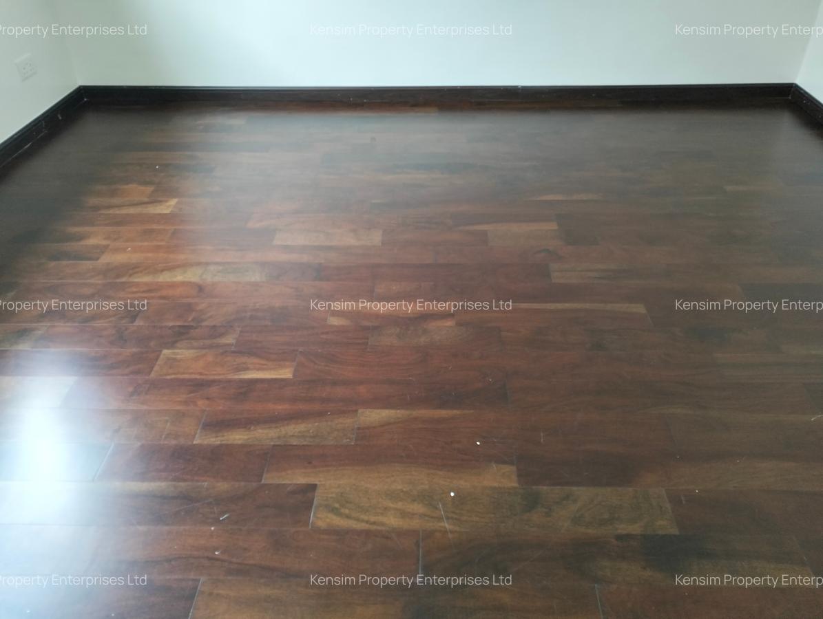 5 Bed Townhouse with En Suite in Lavington - 19