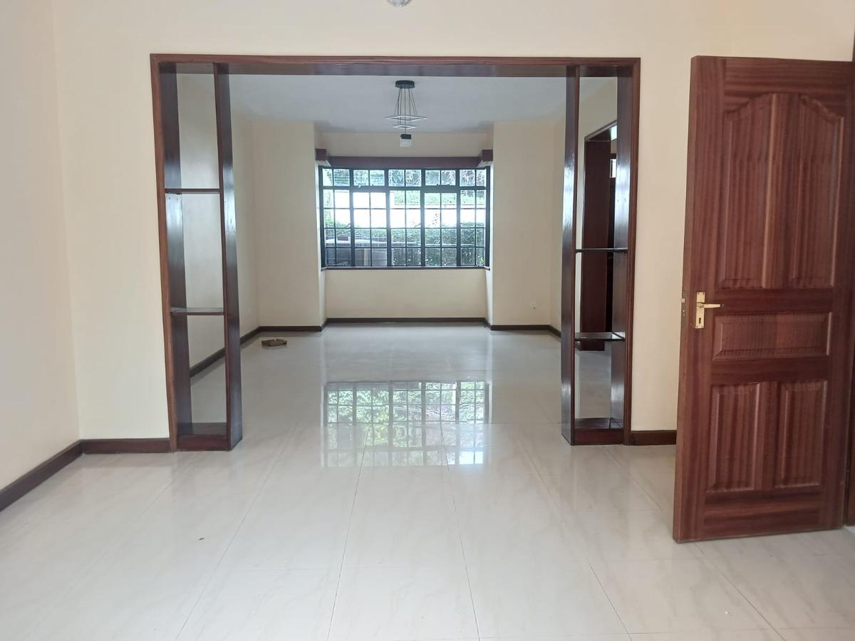 4 Bed Townhouse with En Suite at Hatheru Road - 17