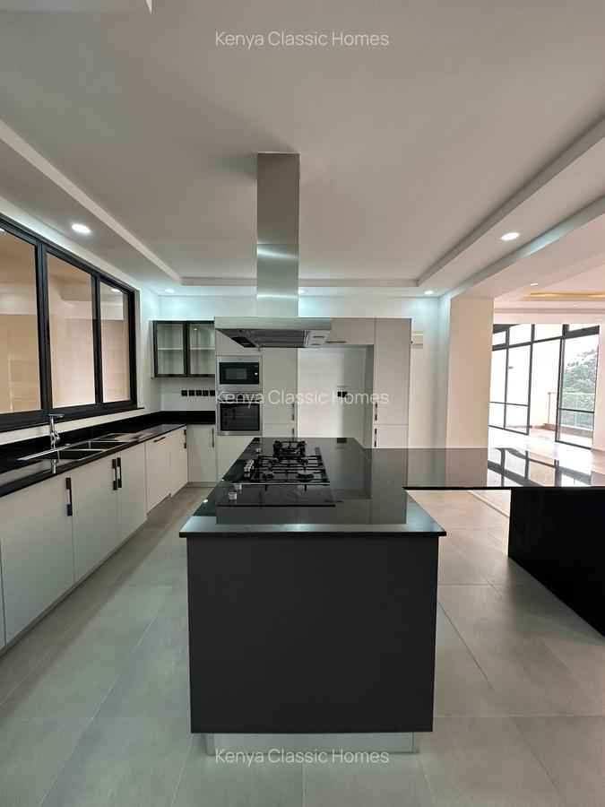 4 Bed Apartment with En Suite at Riverside - 17