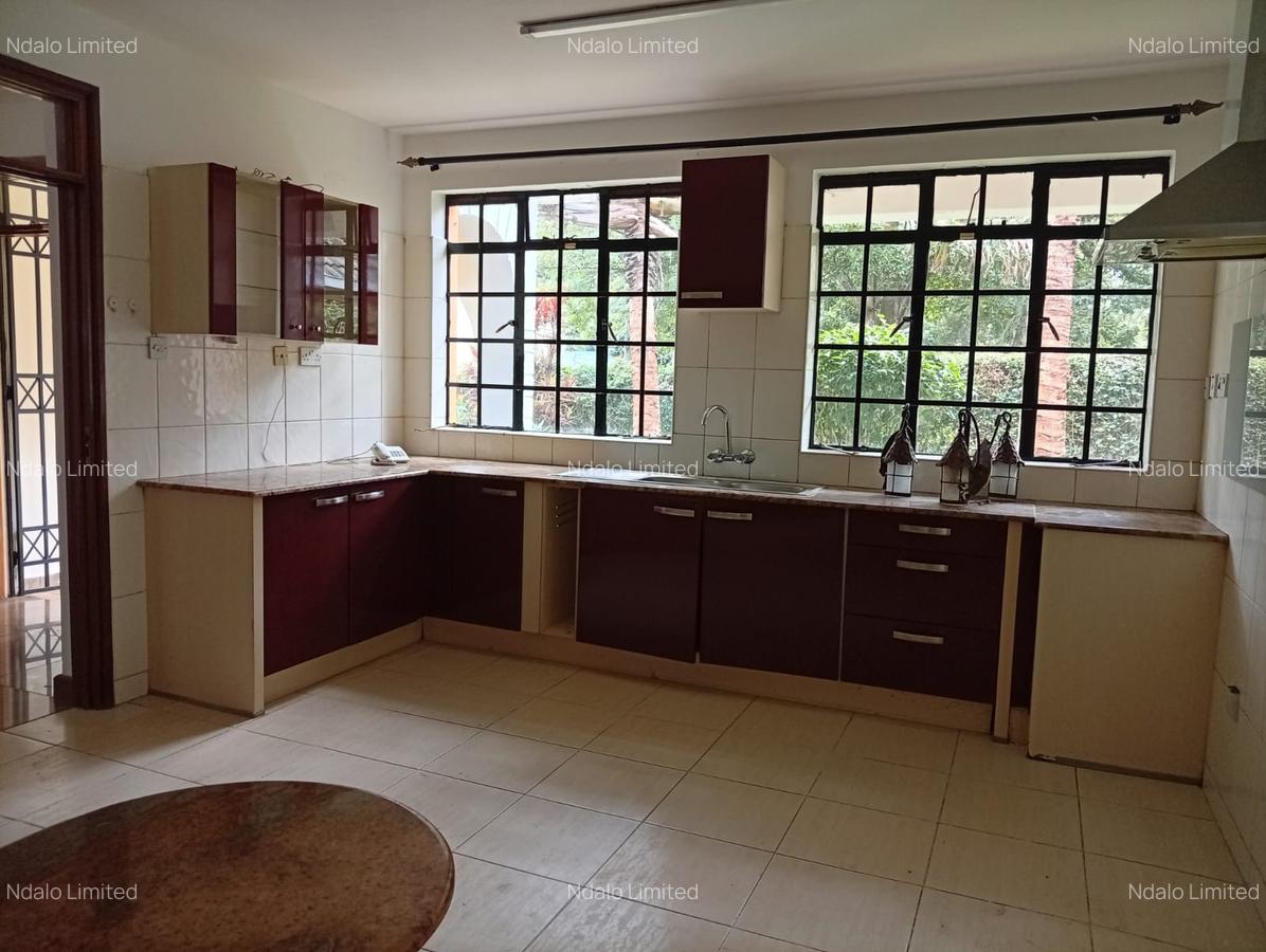 4 Bed Townhouse with En Suite at Lavington - 6
