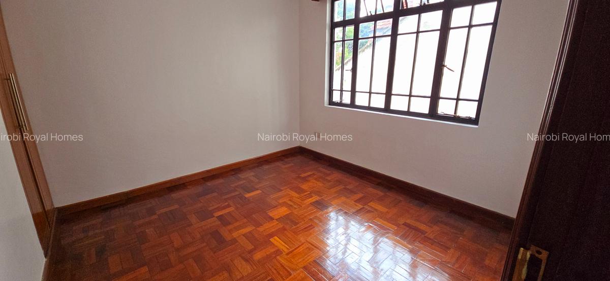 5 Bed Townhouse with En Suite at Lavington Road - 8