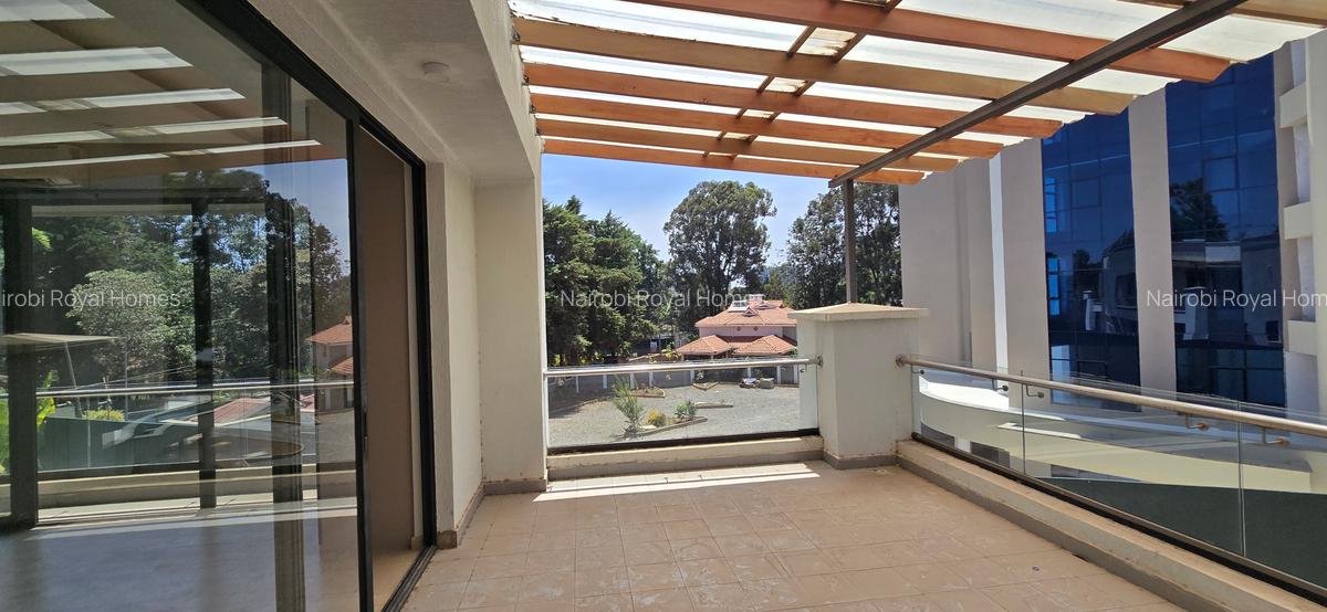4 Bed Townhouse with En Suite at Lavington Green - 7
