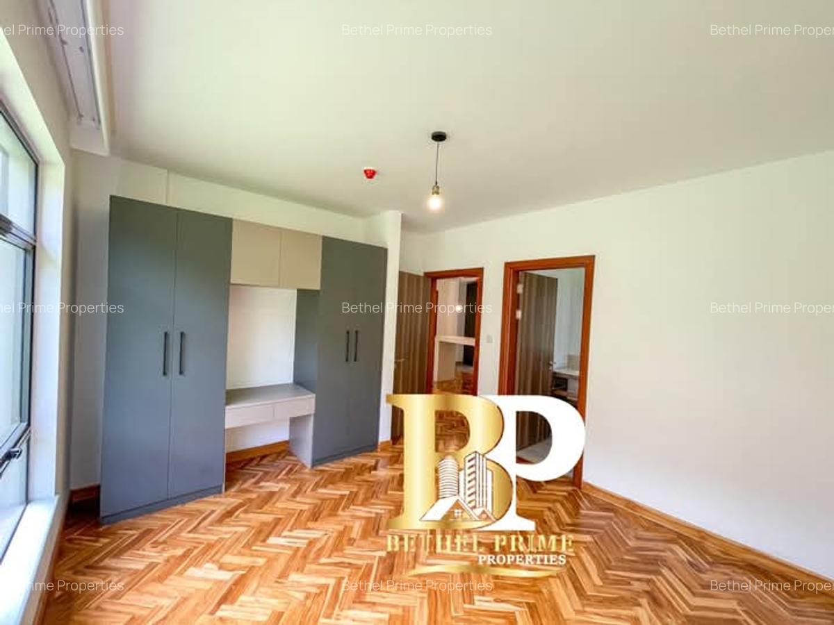 4 Bed Townhouse with En Suite in Rosslyn - 9