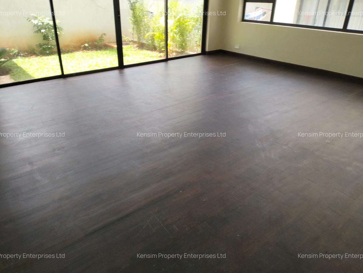 5 Bed Townhouse with En Suite in Lavington - 2