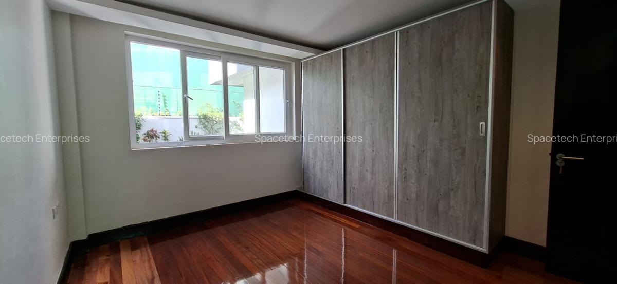 5 Bed House with En Suite in Runda - 15