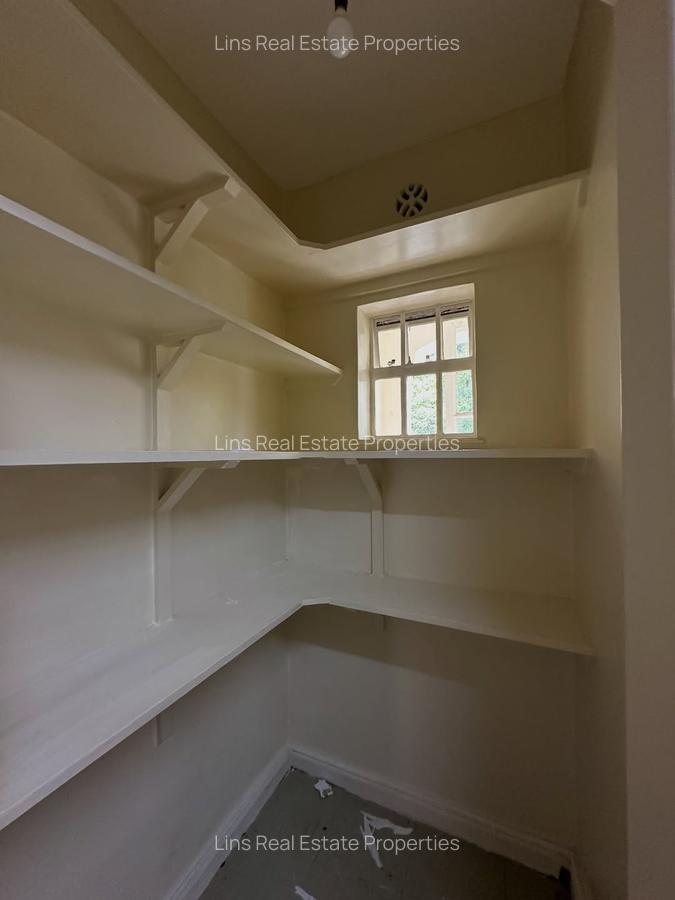 4 Bed Townhouse with En Suite in Lavington - 5