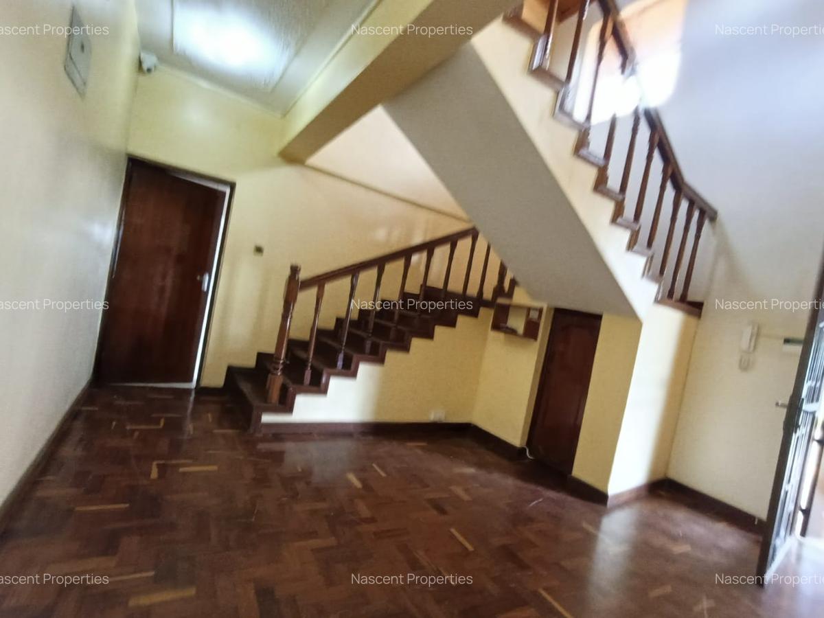 5 Bed House with En Suite in Rosslyn - 17