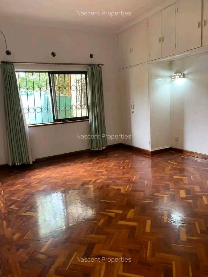 4 Bed House with En Suite in Spring Valley - 5