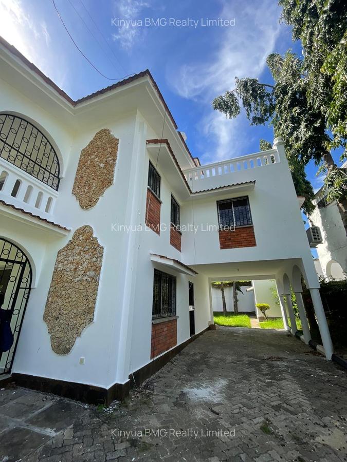 4 Bed Villa with En Suite in Nyali Area - 1