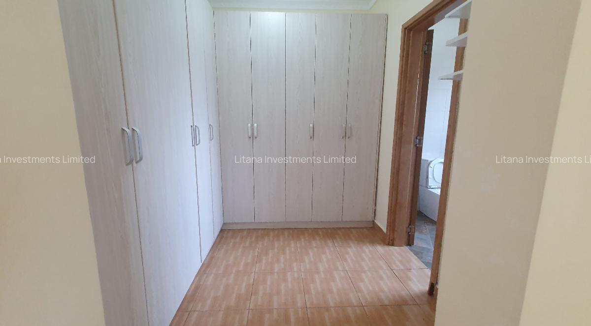 4 Bed House with En Suite at Old Runda - 9