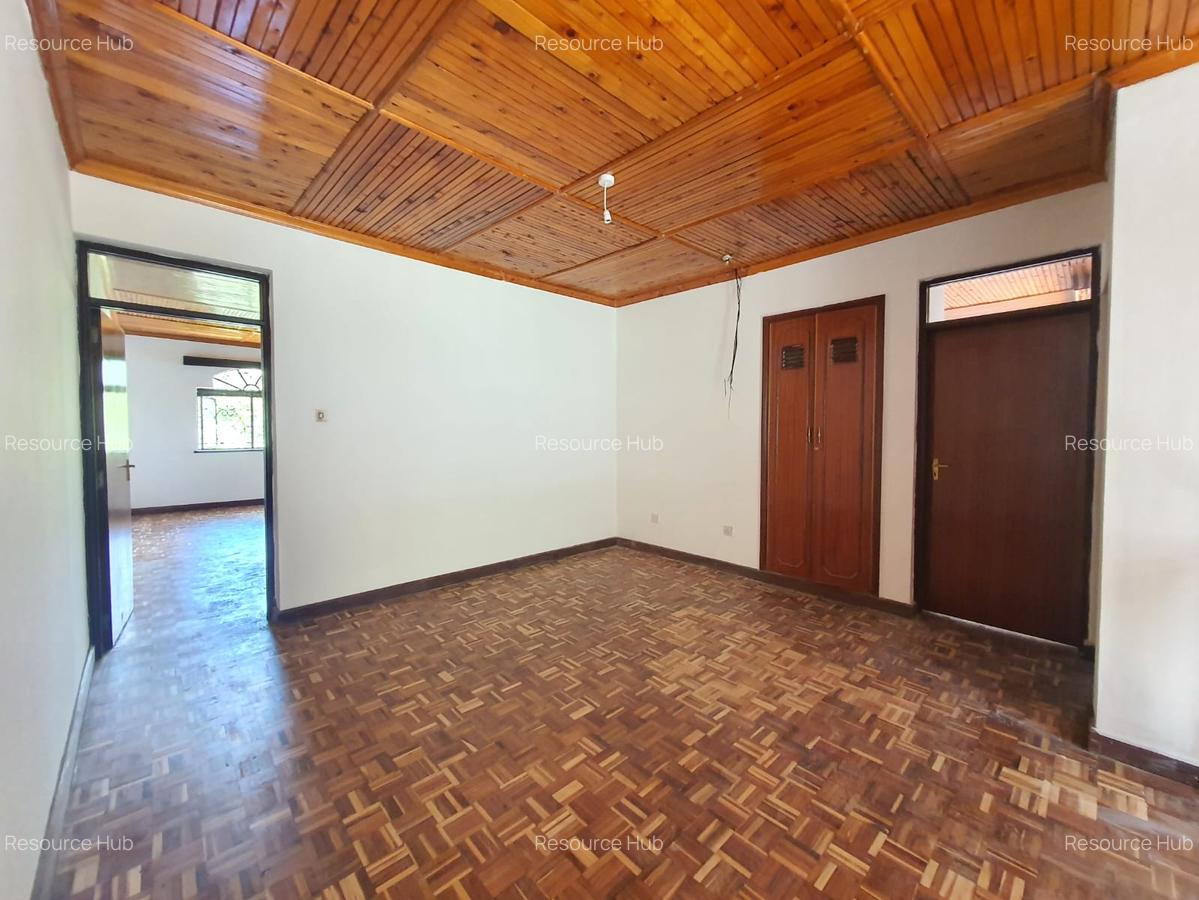 6 Bed House with En Suite in Nyari - 13