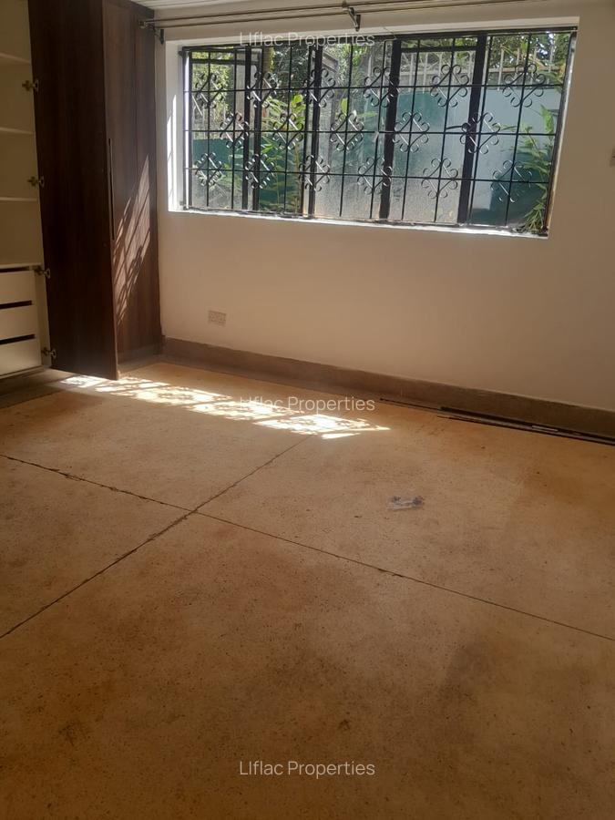 4 Bed House with En Suite in Runda - 16