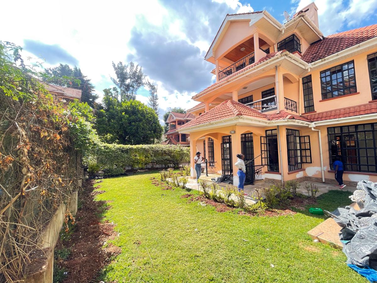 5 Bed Townhouse with En Suite in Lavington