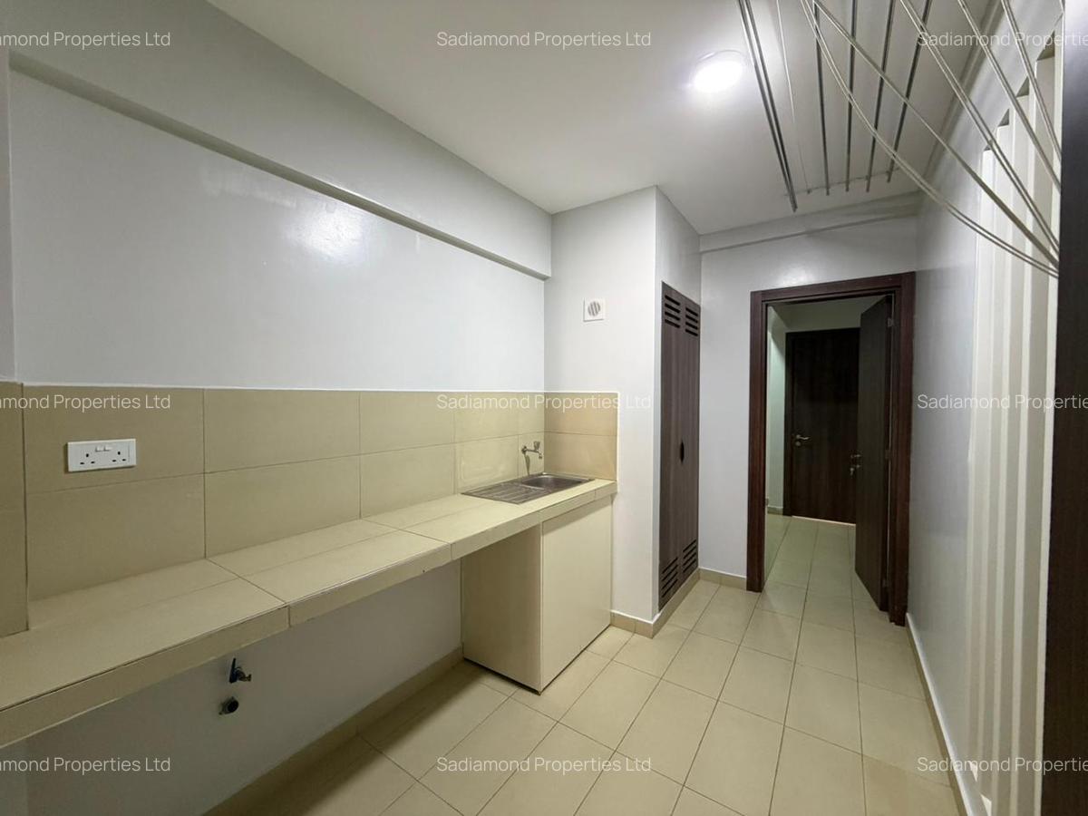 3 Bed Apartment with En Suite in Brookside - 7