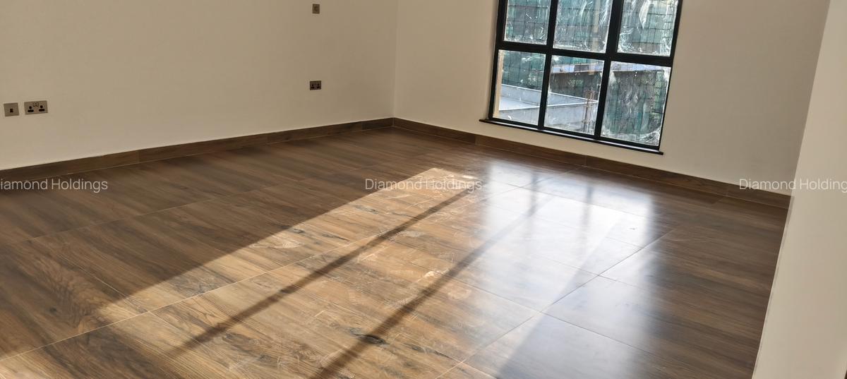 2 Bed Apartment with En Suite in Brookside - 12