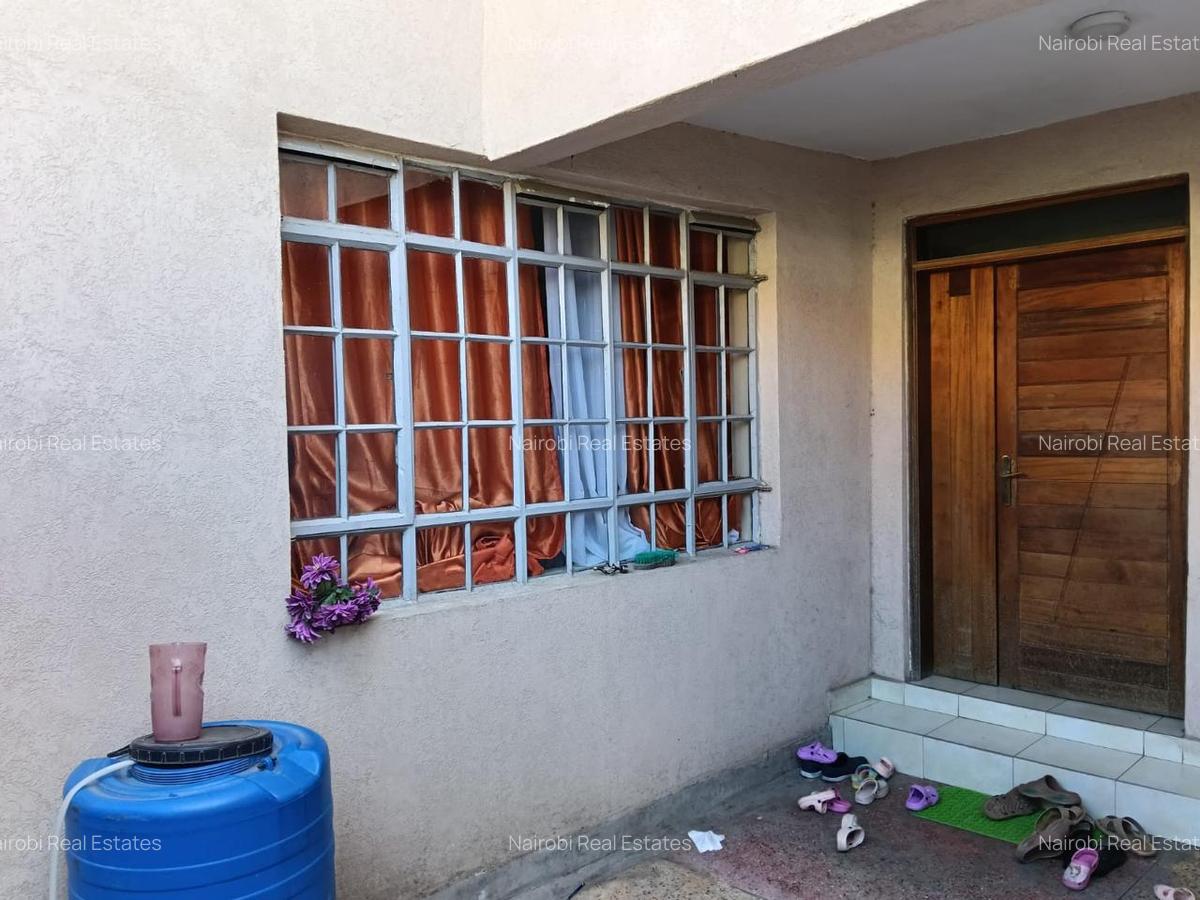 4 Bed House with En Suite in Donholm - 3