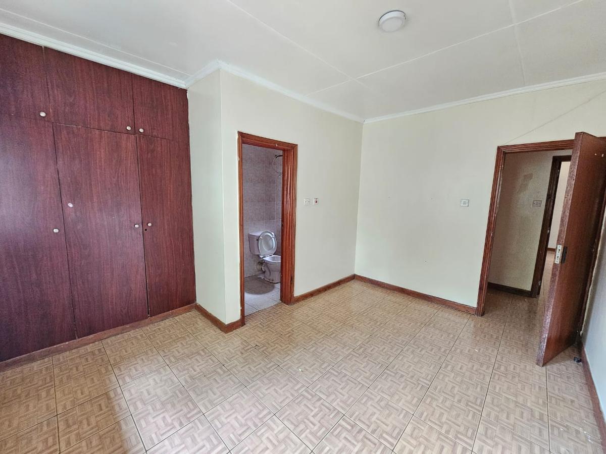 4 Bed Townhouse with En Suite in Lavington - 10