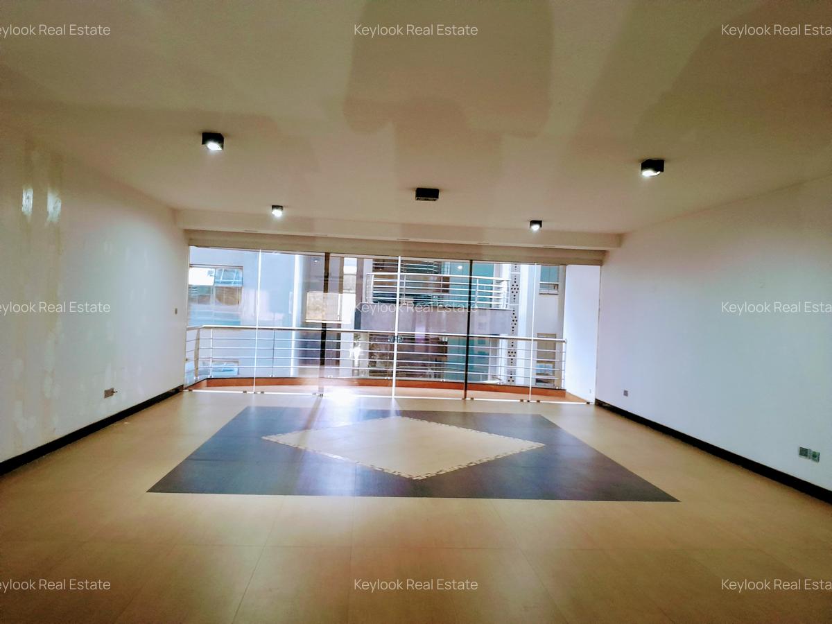 3 Bed Apartment with En Suite at Riverside Drive - 2