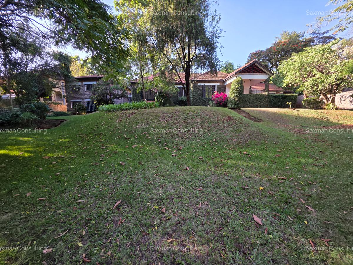 4 Bed House with En Suite in Lavington - 3