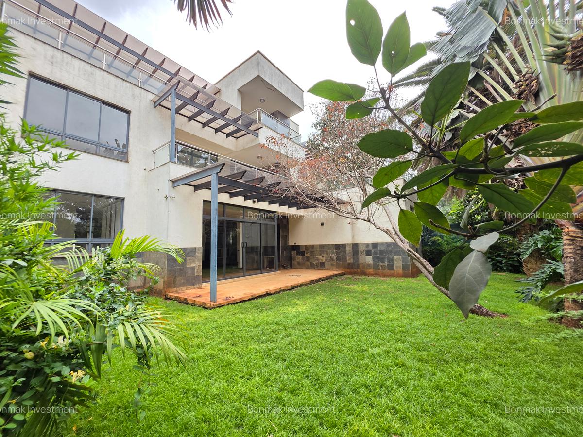 5 Bed Townhouse with En Suite at Lavington Green - 1