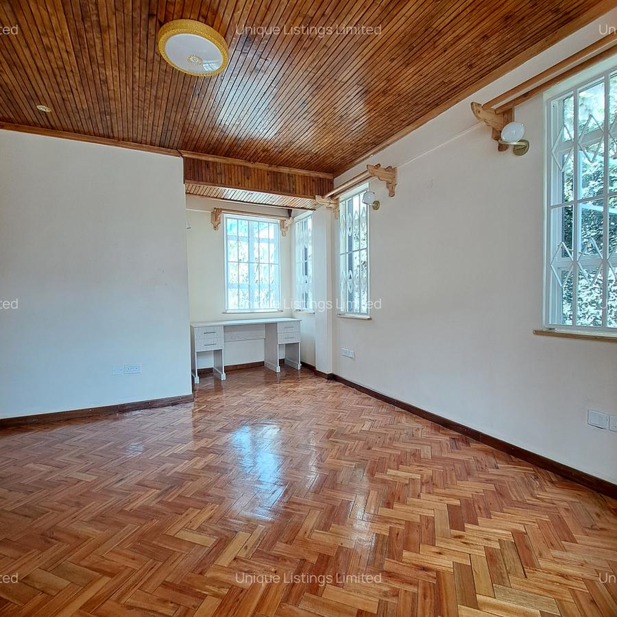 4 Bed Villa with En Suite in Spring Valley - 14