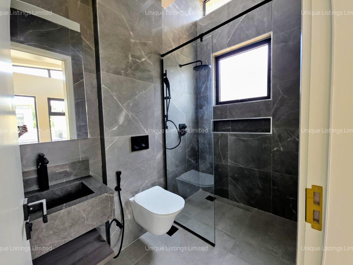 5 Bed Villa with En Suite in Runda - 11