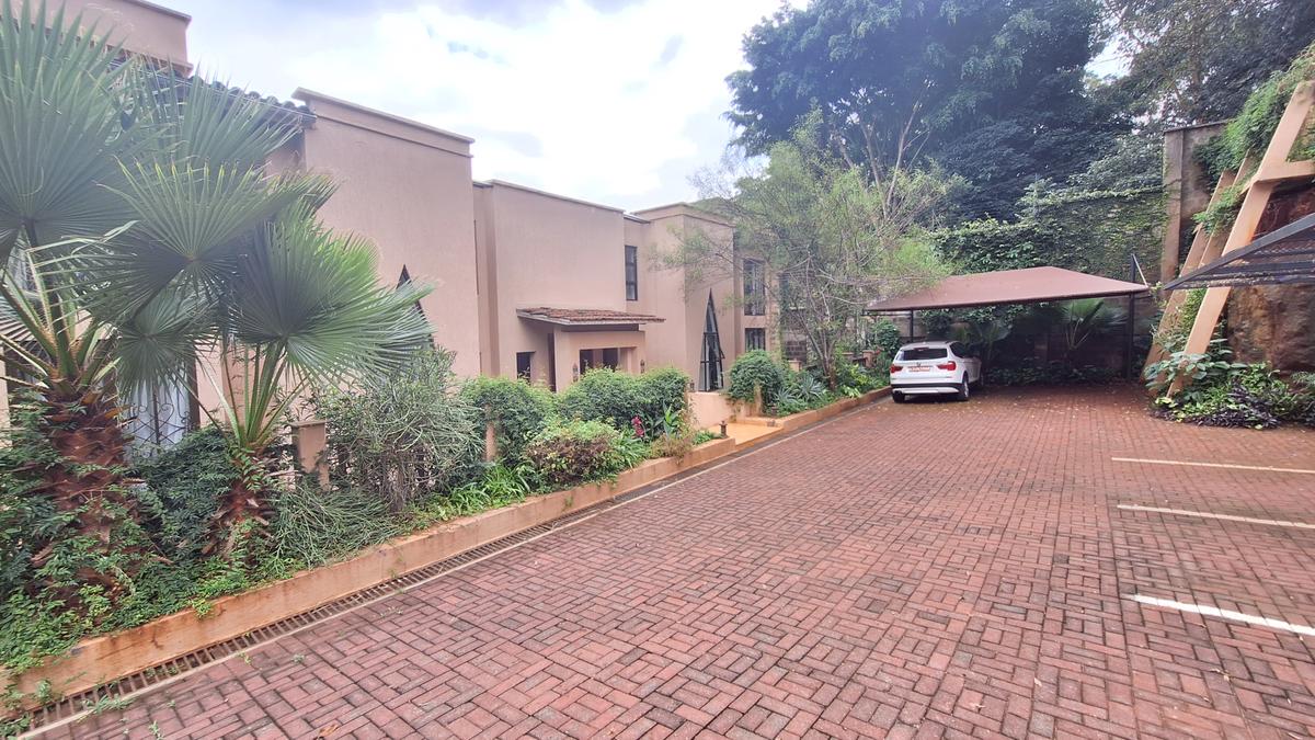 3 Bed Apartment with En Suite in Spring Valley - 2