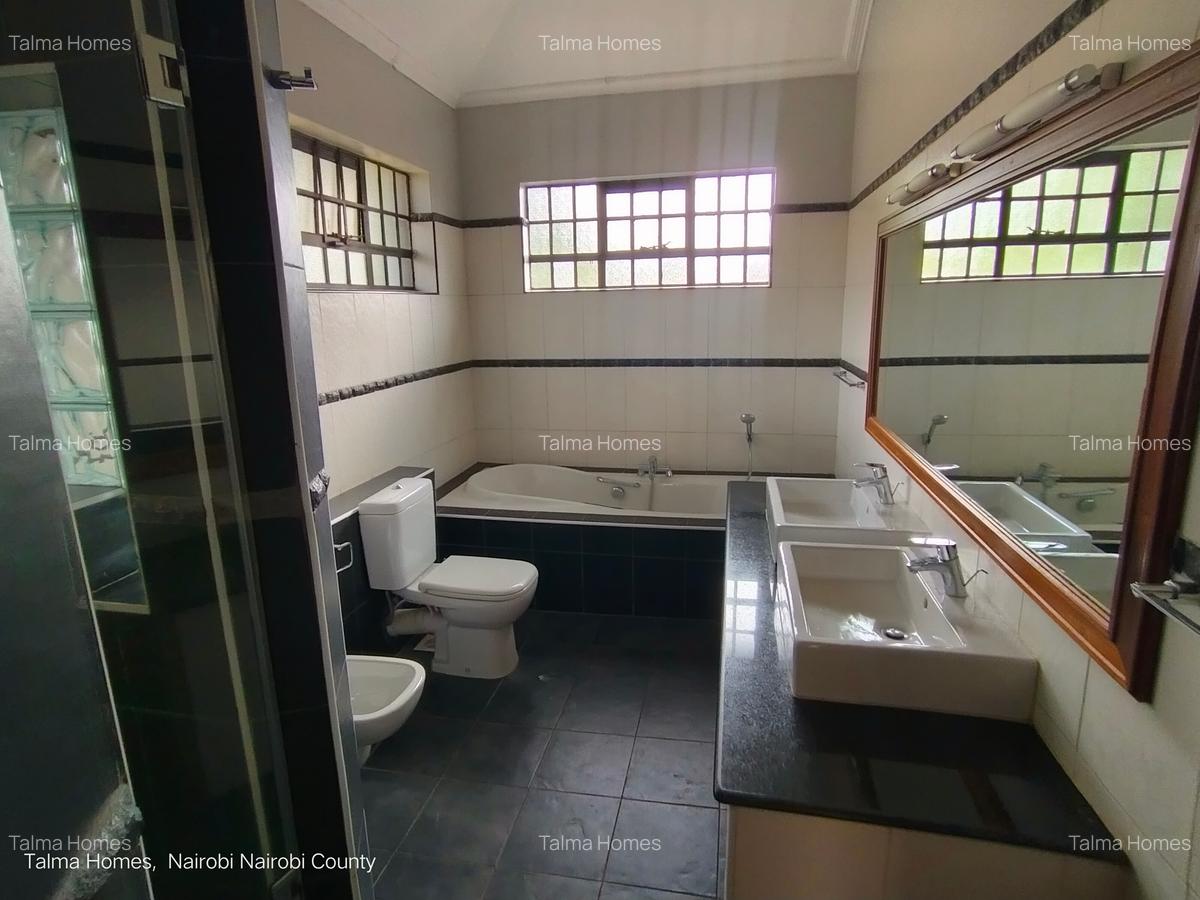 4 Bed Townhouse with En Suite at Off Peponi Road - 9