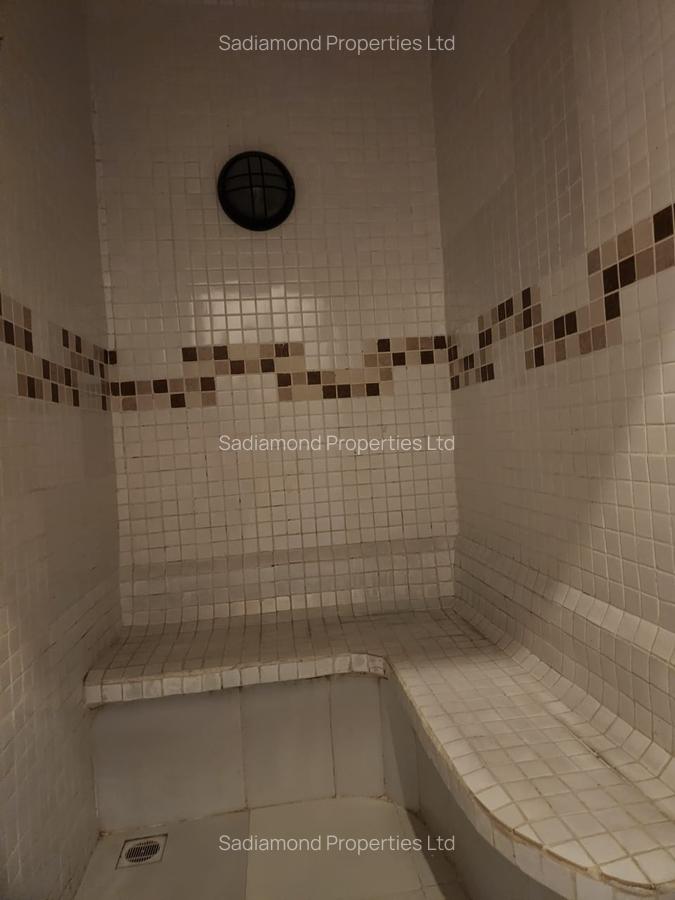 4 Bed House with En Suite in Karen Hardy - 11