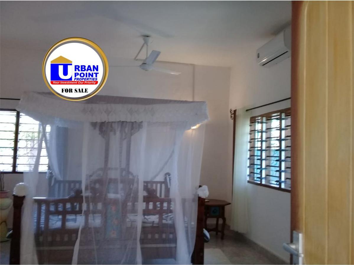 6 Bed House with En Suite in Watamu - 6