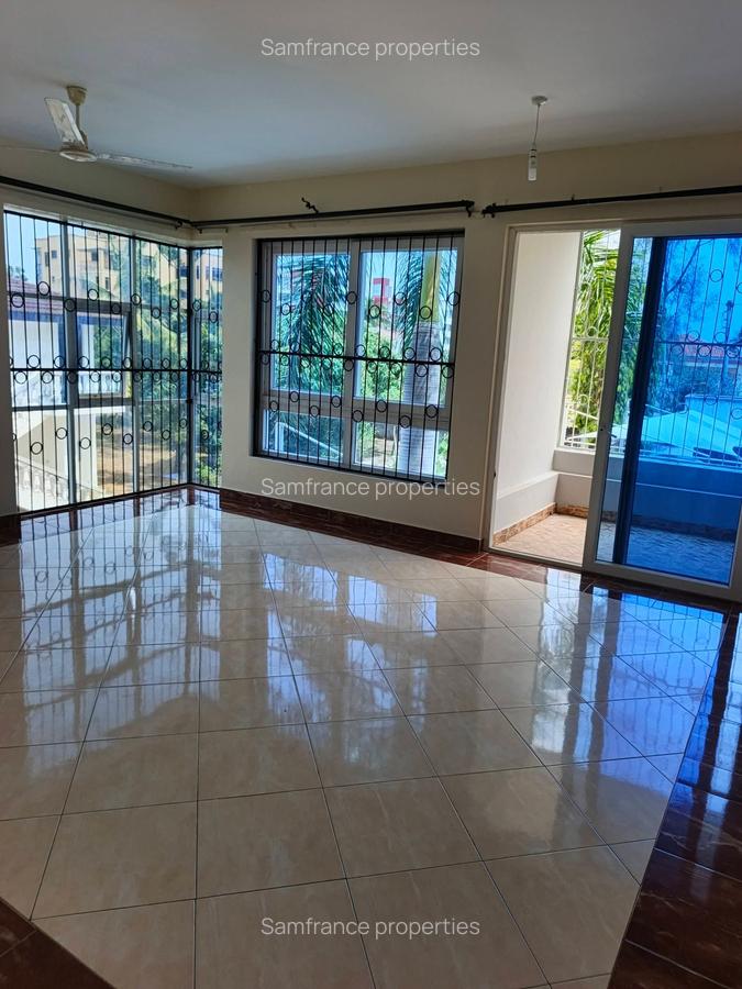 Serviced 3 Bed Apartment with En Suite at 3Rd Avenue - 2