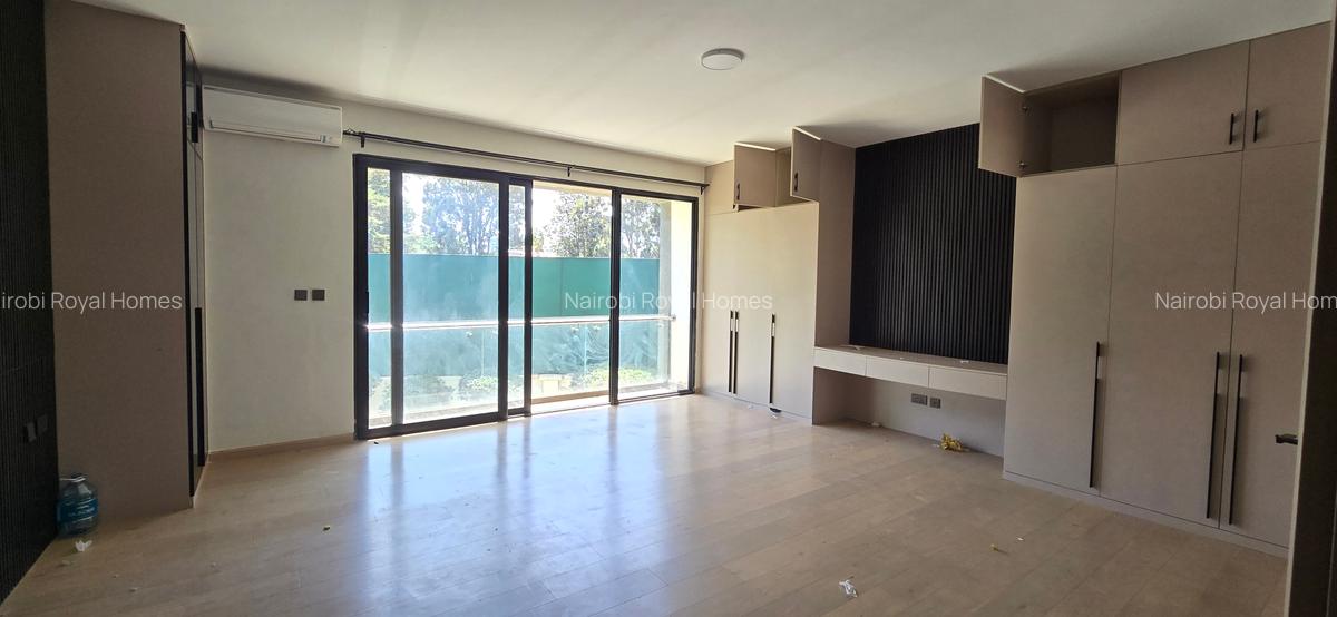 5 Bed Townhouse with En Suite at Lavington Green - 15