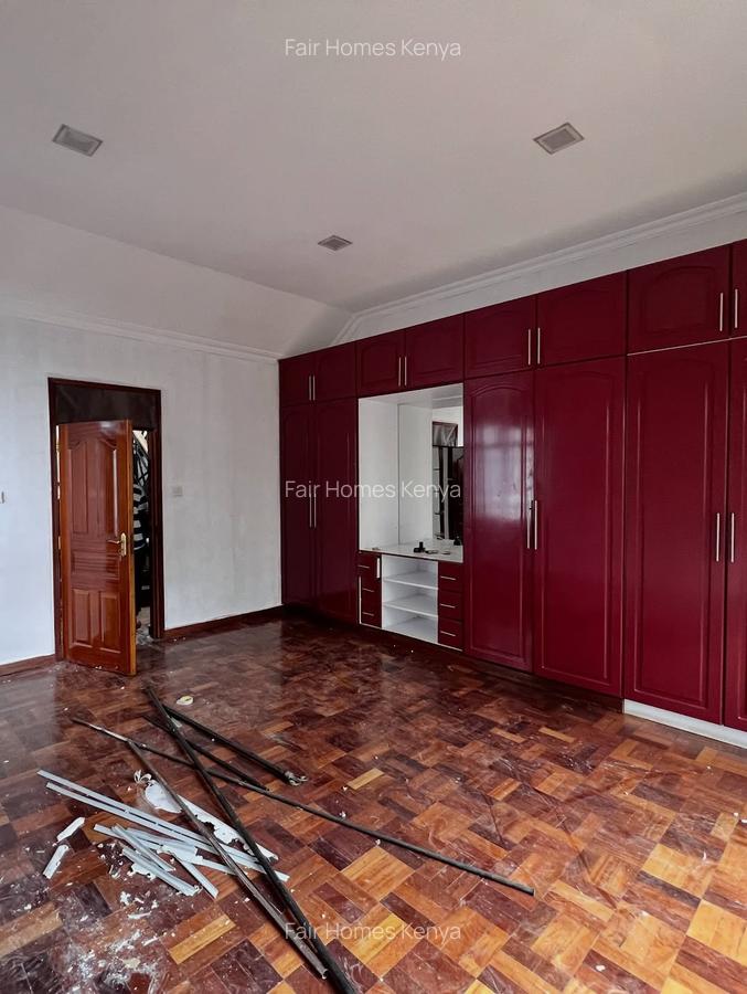 4 Bed Townhouse with En Suite at Valley Arcade - 2