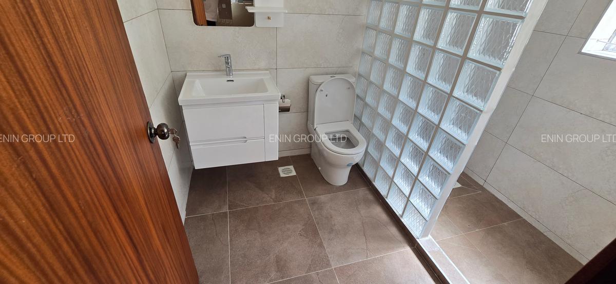 5 Bed House with En Suite at Nyari Central - 11