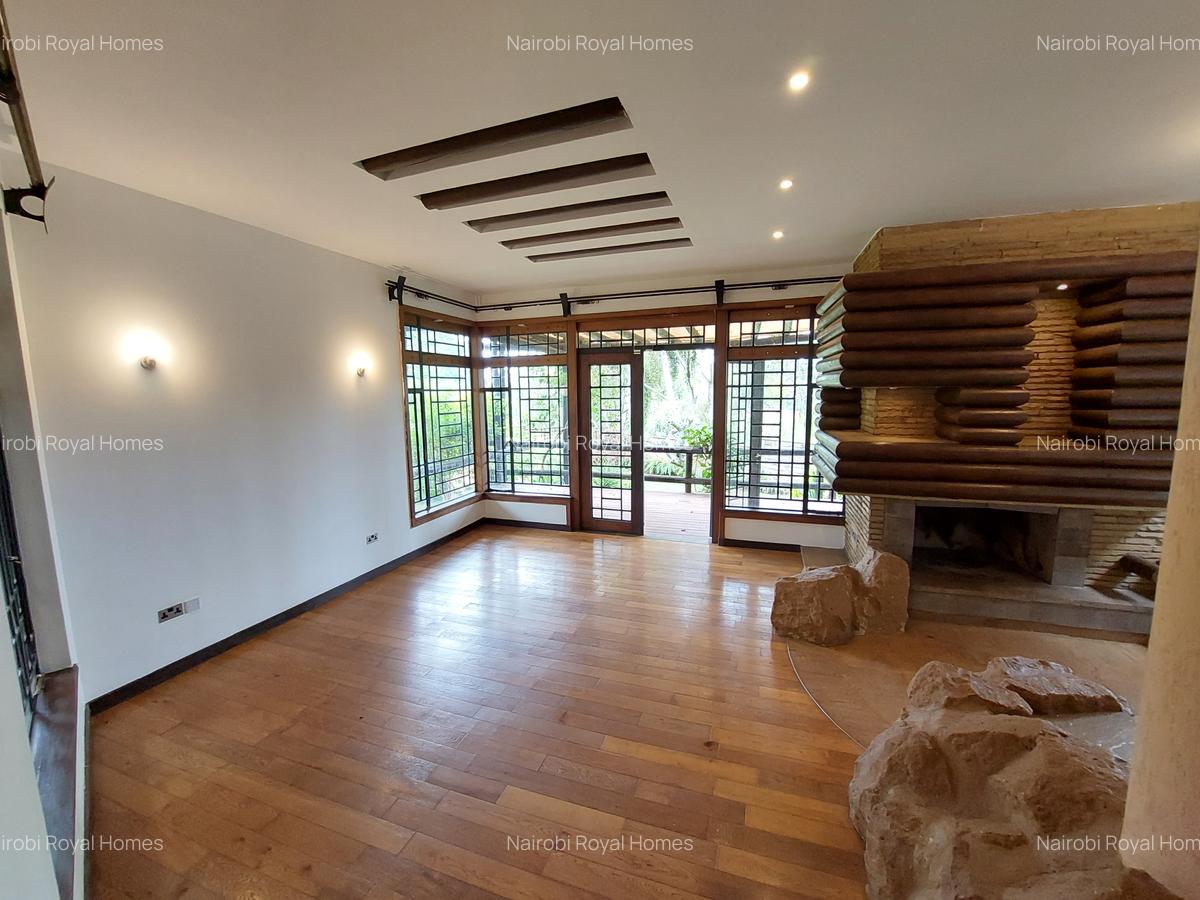 5 Bed House with En Suite at Lake View - 8