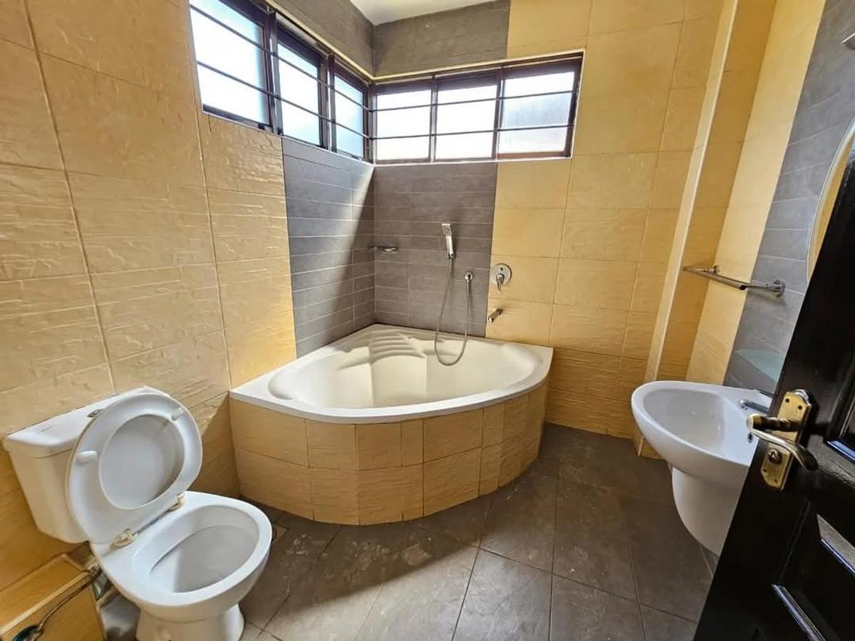 5 Bed Villa with En Suite at Lavington - 9