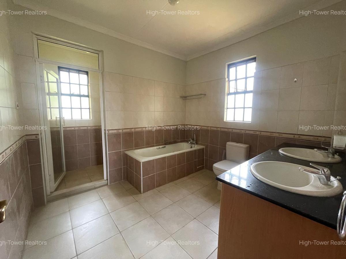 4 Bed House with En Suite in Runda - 14