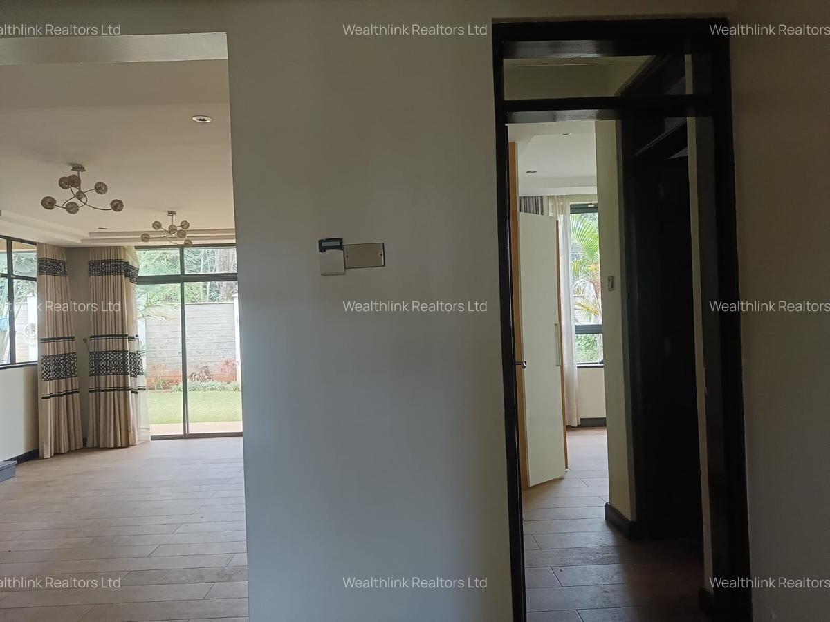 5 Bed Townhouse with En Suite at Lavington - 8