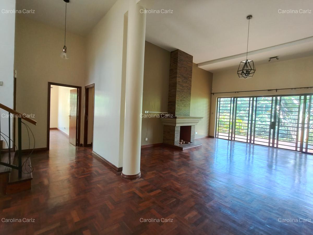 5 Bed House with En Suite in Lake View - 4