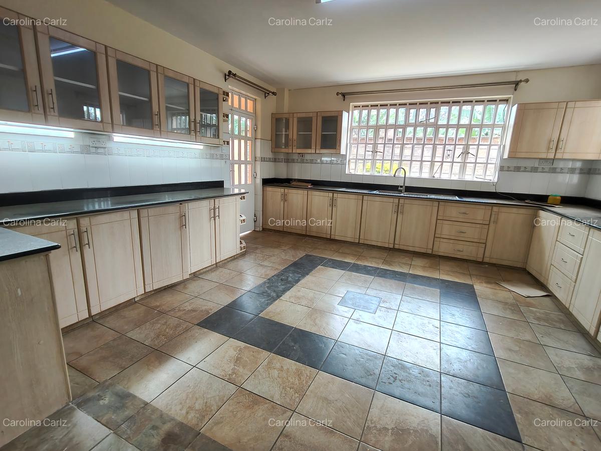 4 Bed House with En Suite at Rosslyn Lone Tree - 8