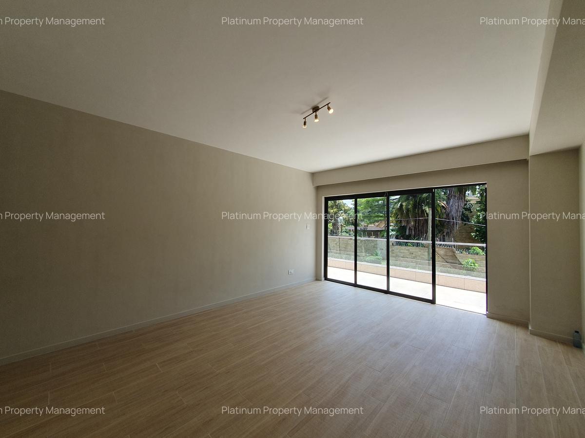 4 Bed Townhouse with En Suite in Kyuna - 11