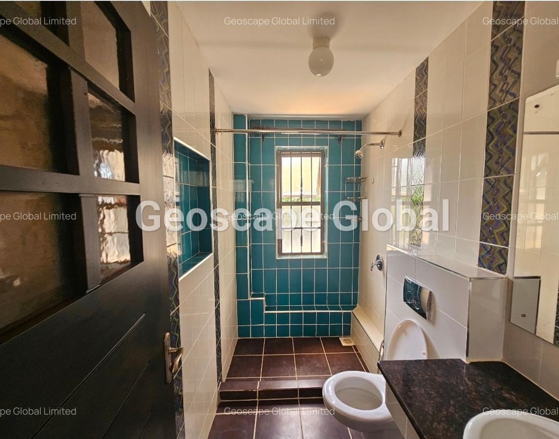 5 Bed House with En Suite in Runda - 5
