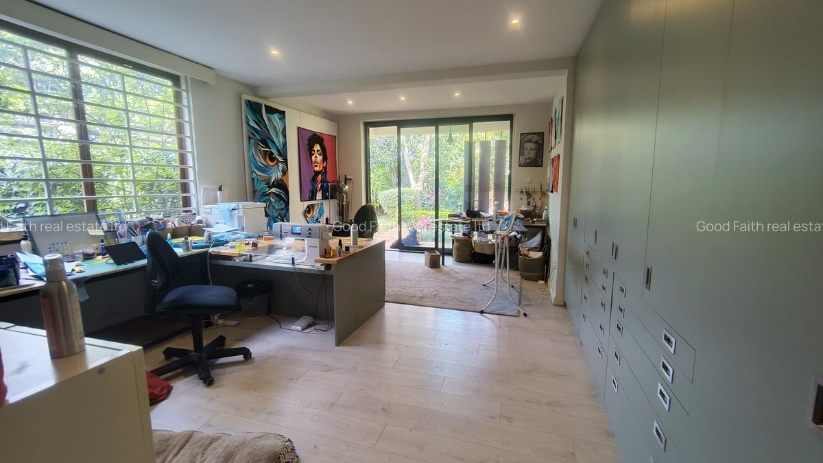 5 Bed House with En Suite in Runda - 8